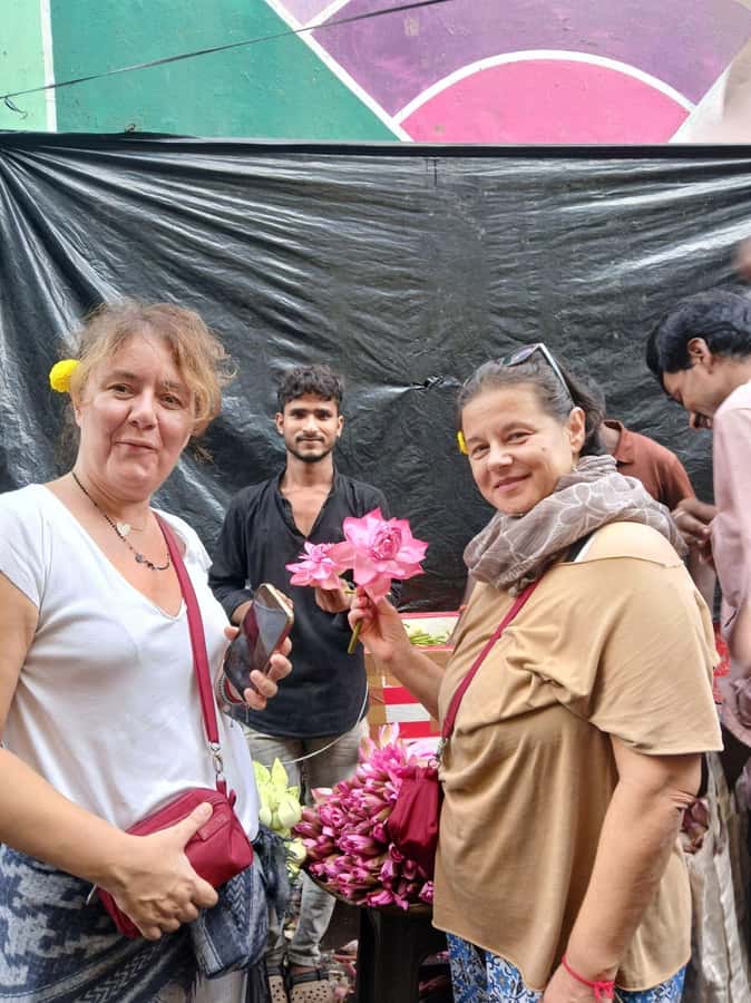Mumbai:Dhobi Ghat Laundry,Dharavi Slum & Flower market Tour - Who will enjoy this experience most