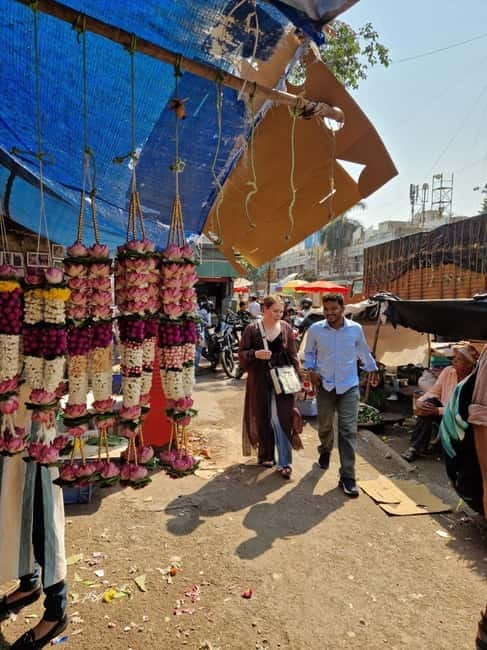 Mumbai Morning Market Tour of Flowers, Fish, and More - Car, taxi, train, and the value of $19