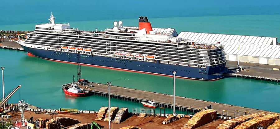 Napier: Art-Deco + Te Mata Peak+ Garden Walk + Wine Tasting - Bluff Hill and the ship below