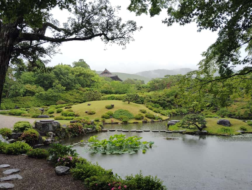 Nara: Yoshikien and Isuien Gardens Tour with Tea Tasting - Who will enjoy this garden walk