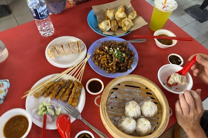 Night out with 6 Food Tastings, Spectra & Garden Rhapsody Shows - Fuk Tak Chi Museum and the old Telok Ayer quarter