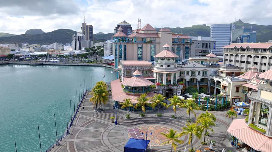 North Tour: Port Louis, Caudan, Citadelle, Botanical Garden - The guide style, and one safety concern