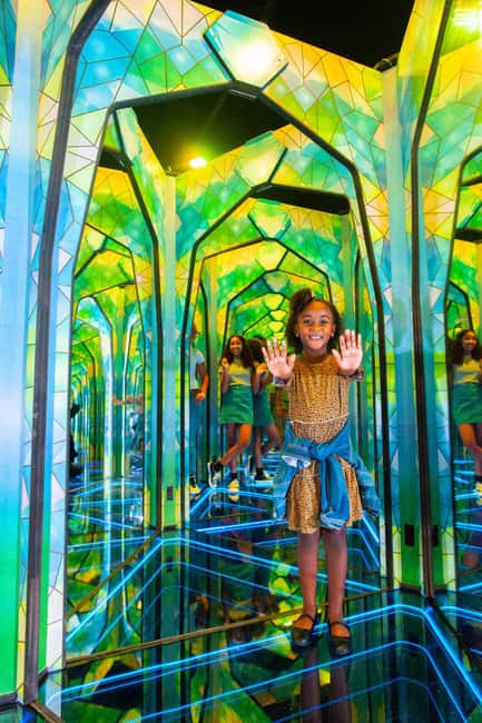 Orlando: Ripley's Mirror Maze Experience - What the Mirror Maze Actually Feels Like