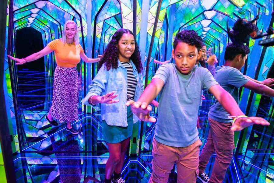 Orlando: Ripley's Mirror Maze Experience - The Route: Reflections, Lights, and False Corridors