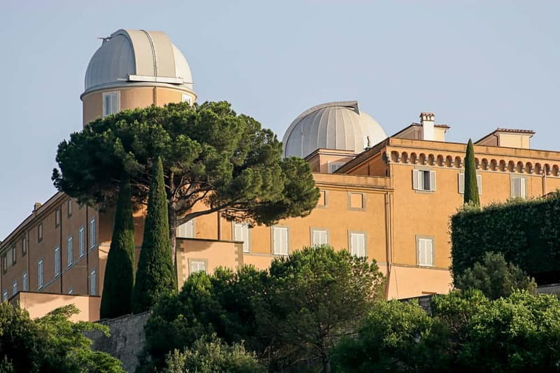 Papal Palace and Secret Garden Ticket and Audio Guide - Walking through Moro Garden and Secret Garden