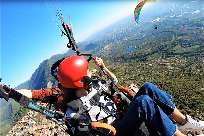 Paragliding flight over the Gardens of Ninfa - Key points to know before you book
