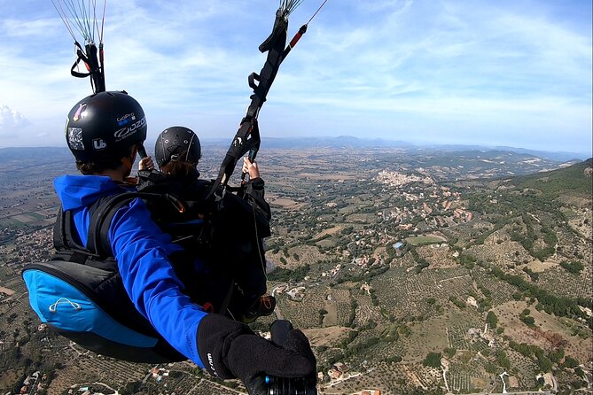 Paragliding flight over the Gardens of Ninfa - Flying above Ninfa from the ruins of Norba