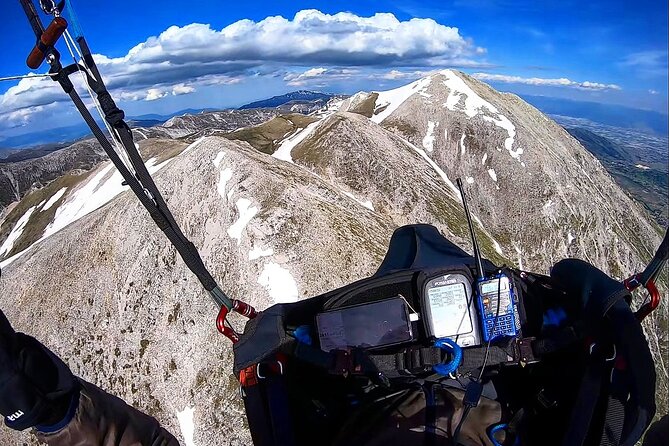 Paragliding flight over the Gardens of Ninfa - The Gardens of Ninfa are the star of the route