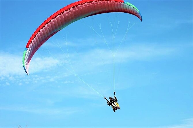 Paragliding flight over the Gardens of Ninfa - The briefing makes the flight feel manageable