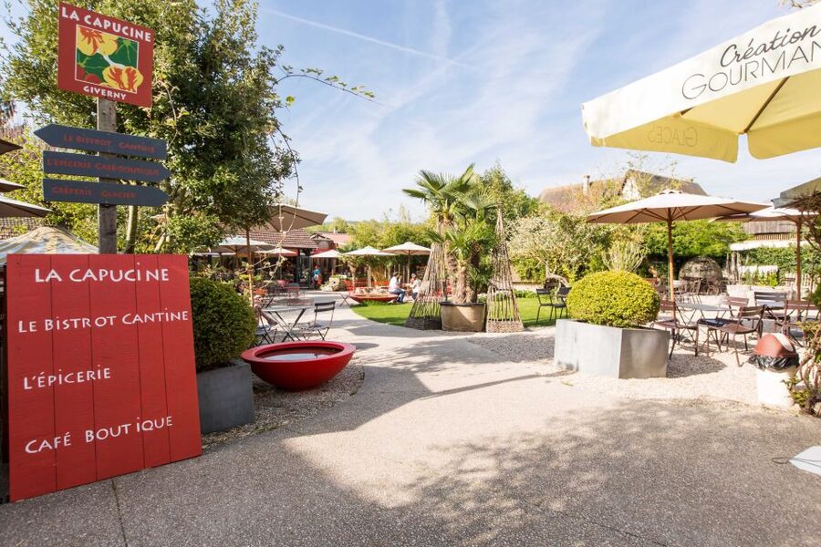 Paris: Giverny & Versailles Small Group or Private Tour - Shared group or private tour?