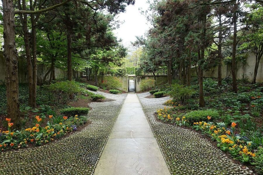 Paris Secret Gardens 1.30 hour long Walking Tour - Paris beyond the formal gardens