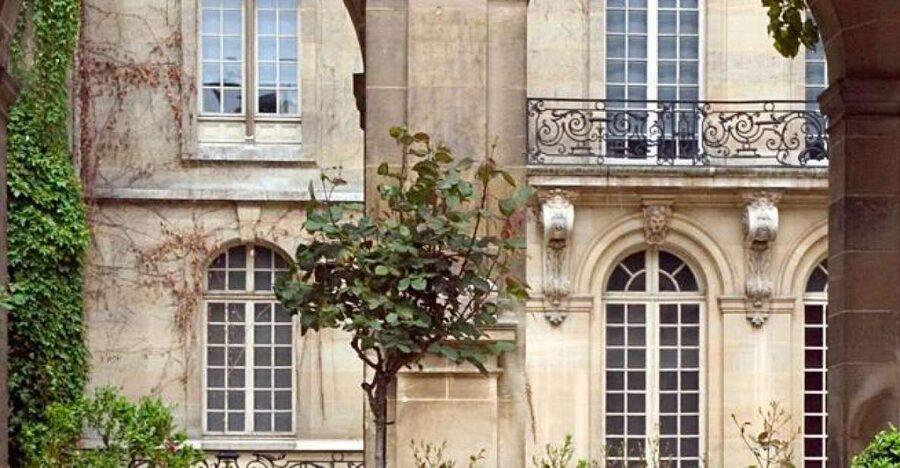 Paris Secret Gardens 1.30 hour long Walking Tour - Who should book this walk