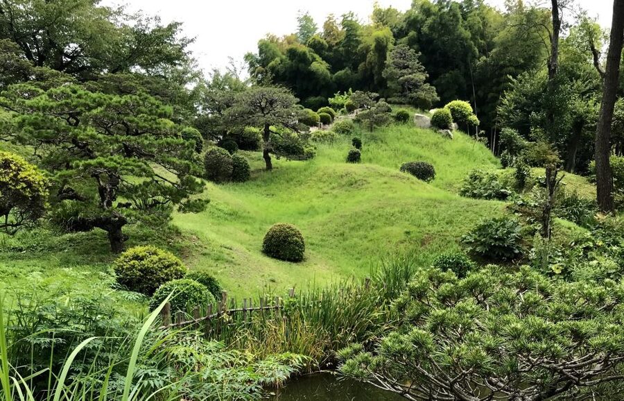 Paris Secret Gardens 1.30 hour long Walking Tour - The guide is the real center of the experience