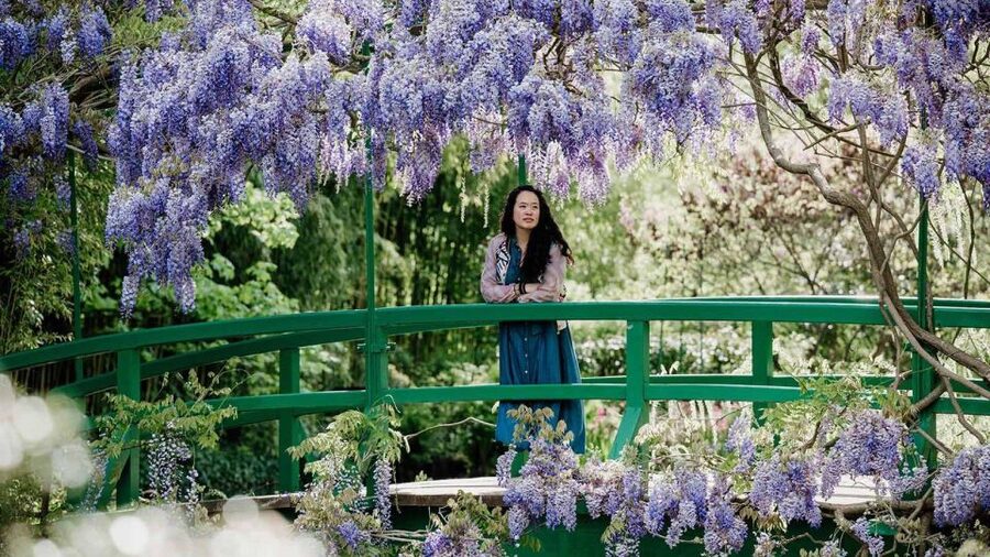 Paris: Transport for visit Giverny Claude Monet 7 peoples - Two hours to see the house, workshop, and gardens