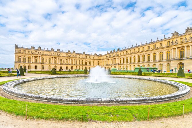 Paris: Versailles Palace with Gardens and Estate Entrance Ticket - Entering the Palace and Finding the Hall of Mirrors