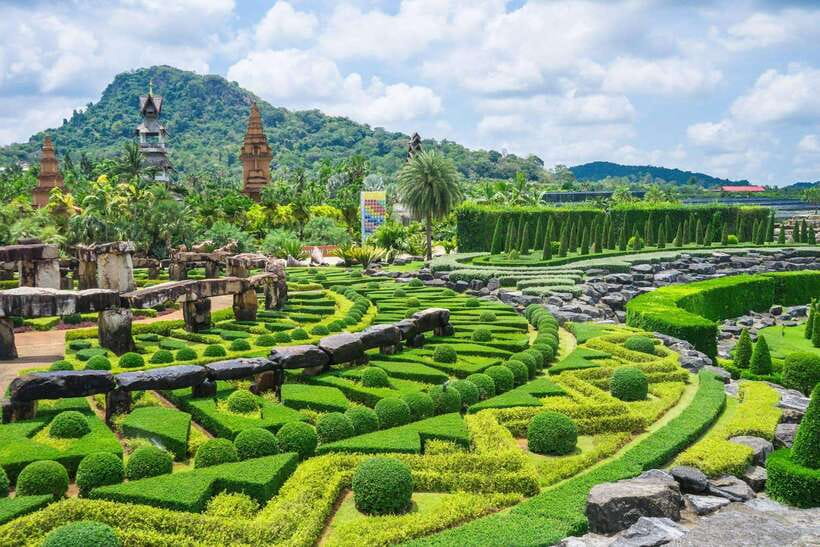 Pattaya: Nong Nooch Tropical Garden Ticket for Foreigners - Flamingos, dinosaurs, and large decorative scenes