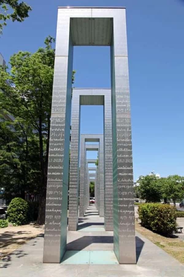 Peace Memorial Park, Hiroshima Castle, & Garden Private Tour - Three Hiroshima chapters in 150 minutes