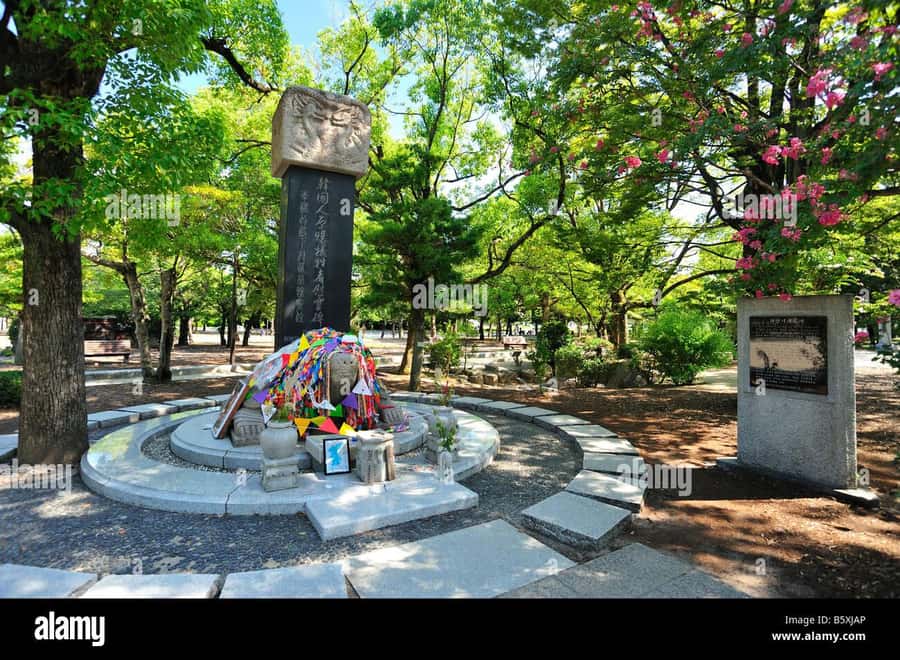 Peace Memorial Park, Hiroshima Castle, & Garden Private Tour - The Peace Memorial Museum requires quiet attention