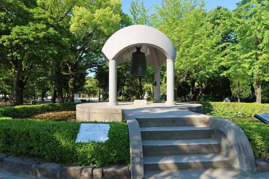 Peace Memorial Park, Hiroshima Castle, & Garden Private Tour - The value of a private English-speaking guide