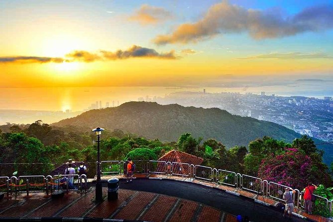 Penang Nature Escape: Penang Hill, Botanical Gardens & Ferringhi - The Botanical Gardens and Waterfall Gardens setting