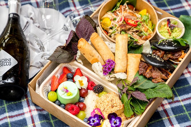 Picnic in the Royal Botanic Gardens for 2 - A chef-prepared picnic in the middle of Sydney