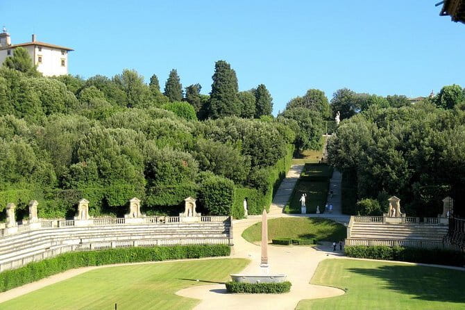 Pitti Palace & Boboli gardens tour with a Local Guide - Crossing the Arno to Palazzo Pitti