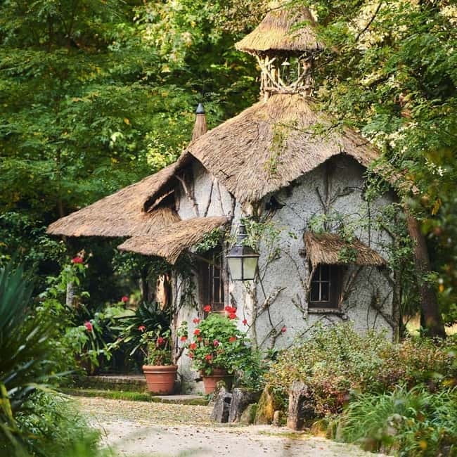 Porto: Qta da Aveleda Enchanted Gardens & Green Wine - Walking through the lakes and romantic corners