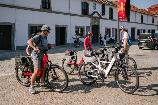 Porto Riverbank E-Bike Tour - Atlantic Coast, Gardens - From Vila Nova de Gaia to Porto’s riverfront