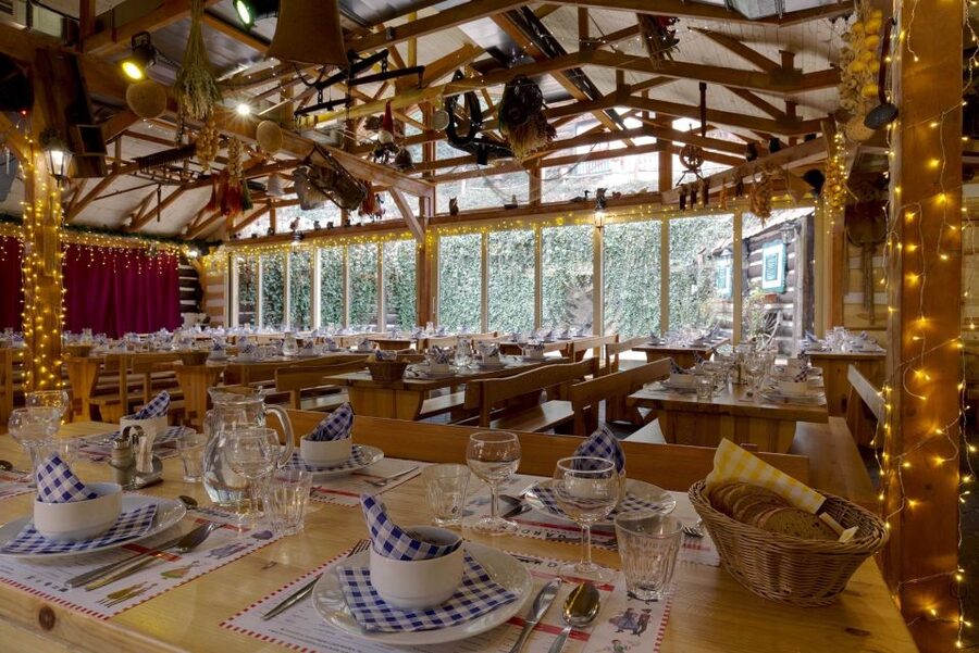 Prague: Evening Folklore Garden Party with Traditional Menu - A Czech garden party, not a formal concert