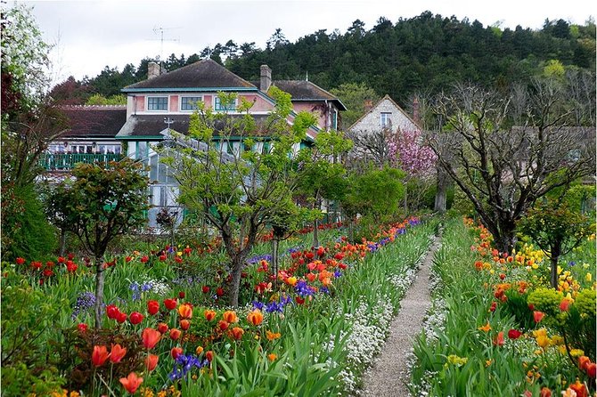 Private 5-hour Round Transfer to Giverny, Claude Monet museum from Paris - Should you book this private Giverny transfer?