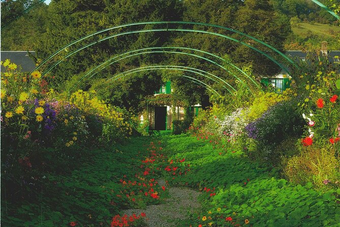 Private car- Giverny Monet and Impressionists Tour with Lunch - Who should book this Monet day?