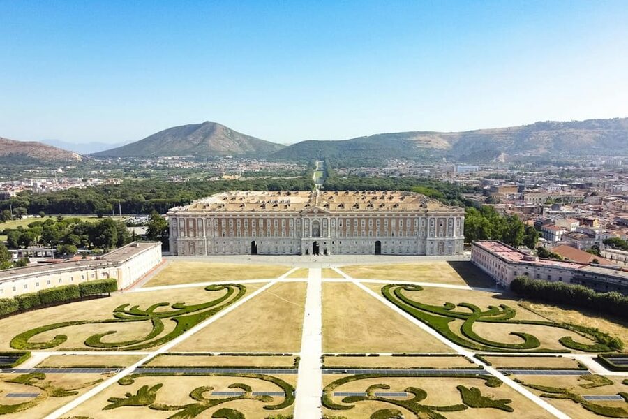 Private Caserta Royal Palace and Gardens Tour inc. Shuttle - A 10-minute shuttle to the English Garden