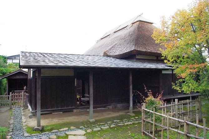 Private Cherry Blossom Tour in Hirosaki with a Local Guide - Transport, meeting point, and the six-hour pace