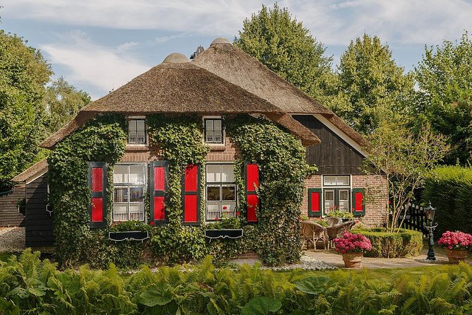 Private Day Trip to the Keukenhof Gardens and Giethoorn - Giethoorn: canals, boats, and village time