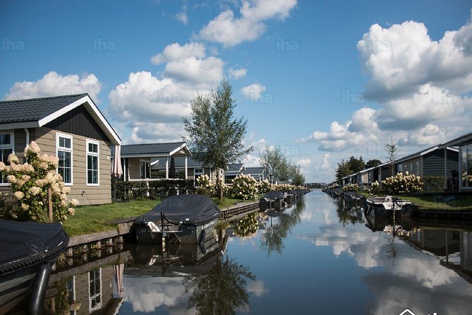 Private Day Trip to the Keukenhof Gardens and Giethoorn - Food, comfort, and what to bring