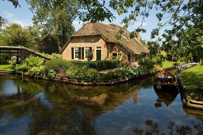 Private Day Trip to the Keukenhof Gardens and Giethoorn - Why the flower fields matter