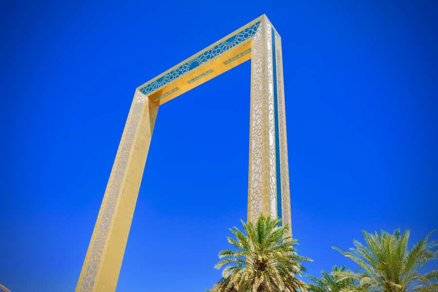 Private Dubai Frame & Miracle Garden Trip with Transfer - Seeing old and new Dubai from the Frame