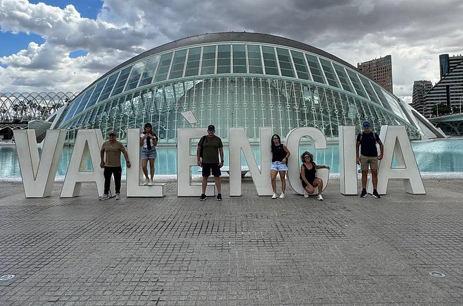 Private E-Bike City Tour of Valencia's History, Gardens - Palau de la Música and Gulliver Park