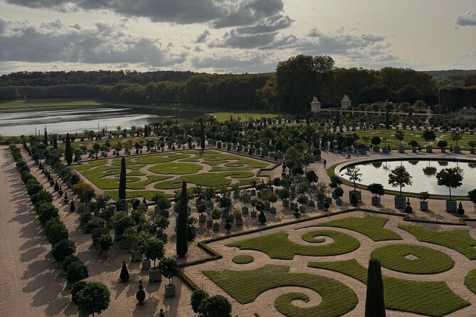 Private Full Day Tour to Versailles and Giverny from Paris with Hotel Pick Up - Lunch and the road to Giverny