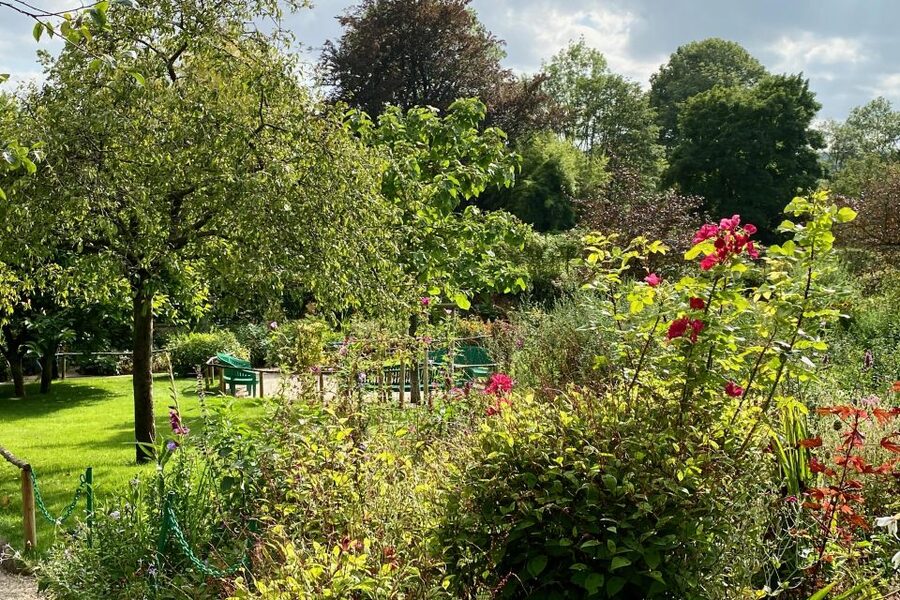 Private Giverny Monet’s House & Gardens Trip from Paris - Is the $336 price good value?