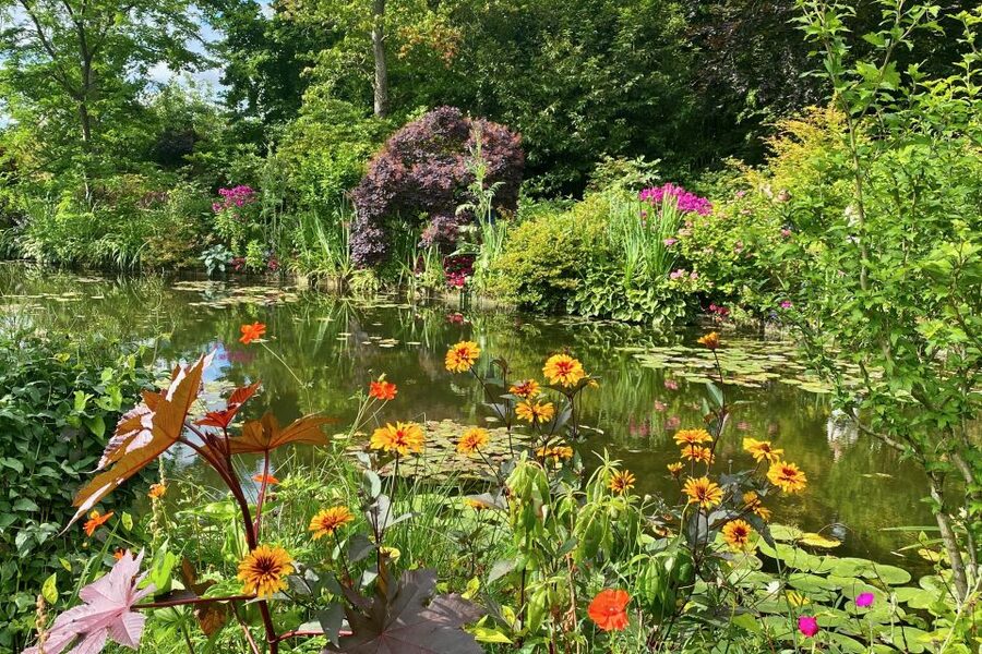 Private Giverny Monet’s House & Gardens Trip from Paris - The Mercedes ride from Paris to Giverny