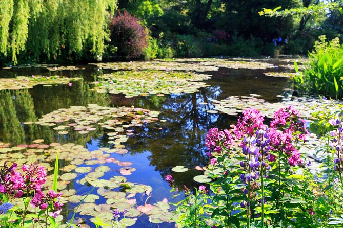 Private Giverny Roundtrip and Entrance Ticket from Paris - Arriving at the Fondation Claude Monet