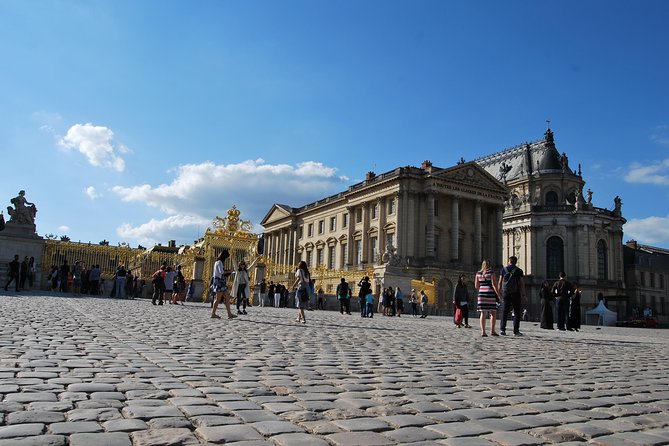 Private Giverny & Versailles Day Trip with Lunch & Hotel Transfers from Paris - Two icons, one ambitious day