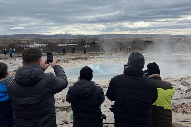 Private Guided Tour Golden Circle & Friðheimar Greenhouse Iceland - Þingvellir: where the ground is pulling apart