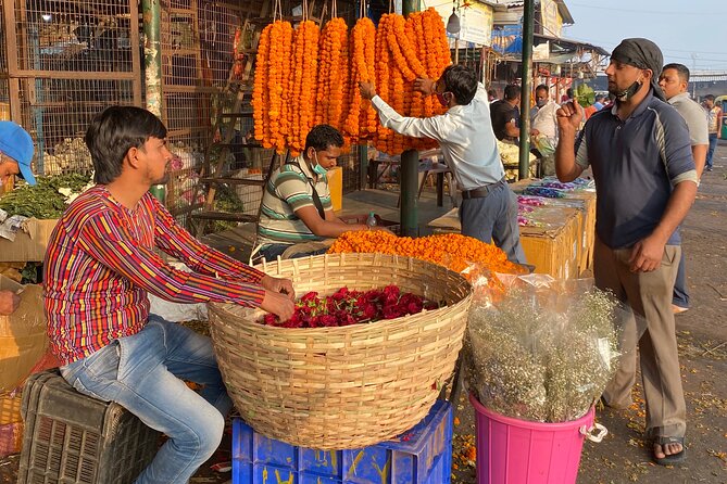 Private Half-Day Delhi Flower Market Tour - What the two-hour walk actually includes