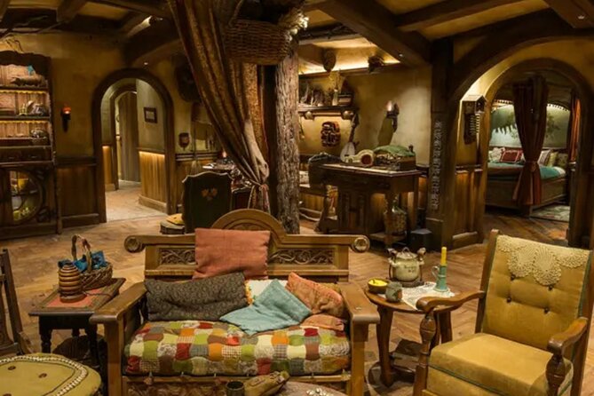 Private Hobbiton, Waitomo Caves, Blue Spring & Hamilton Transfer - Who should book this day trip