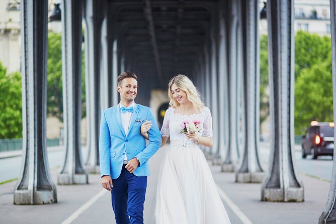 Private Romantic Photoshoot in Paris with Bouquet of Flowers - Who will get the most from this experience