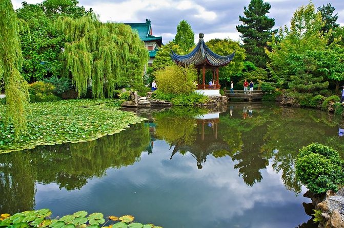 Private Tour: Gardens of Vancouver - Bloedel Conservatory: tropical plants and free-flying birds