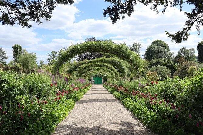 Private tour of the Monet House in Giverny from Paris or Rouen - Inside Monet’s famous pink house