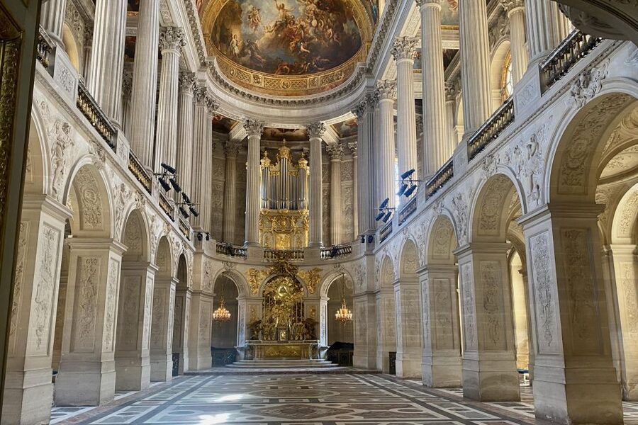 Private Versailles, Gardens, Trianon from Paris by Mercedes - Entering the palace with an English audio guide